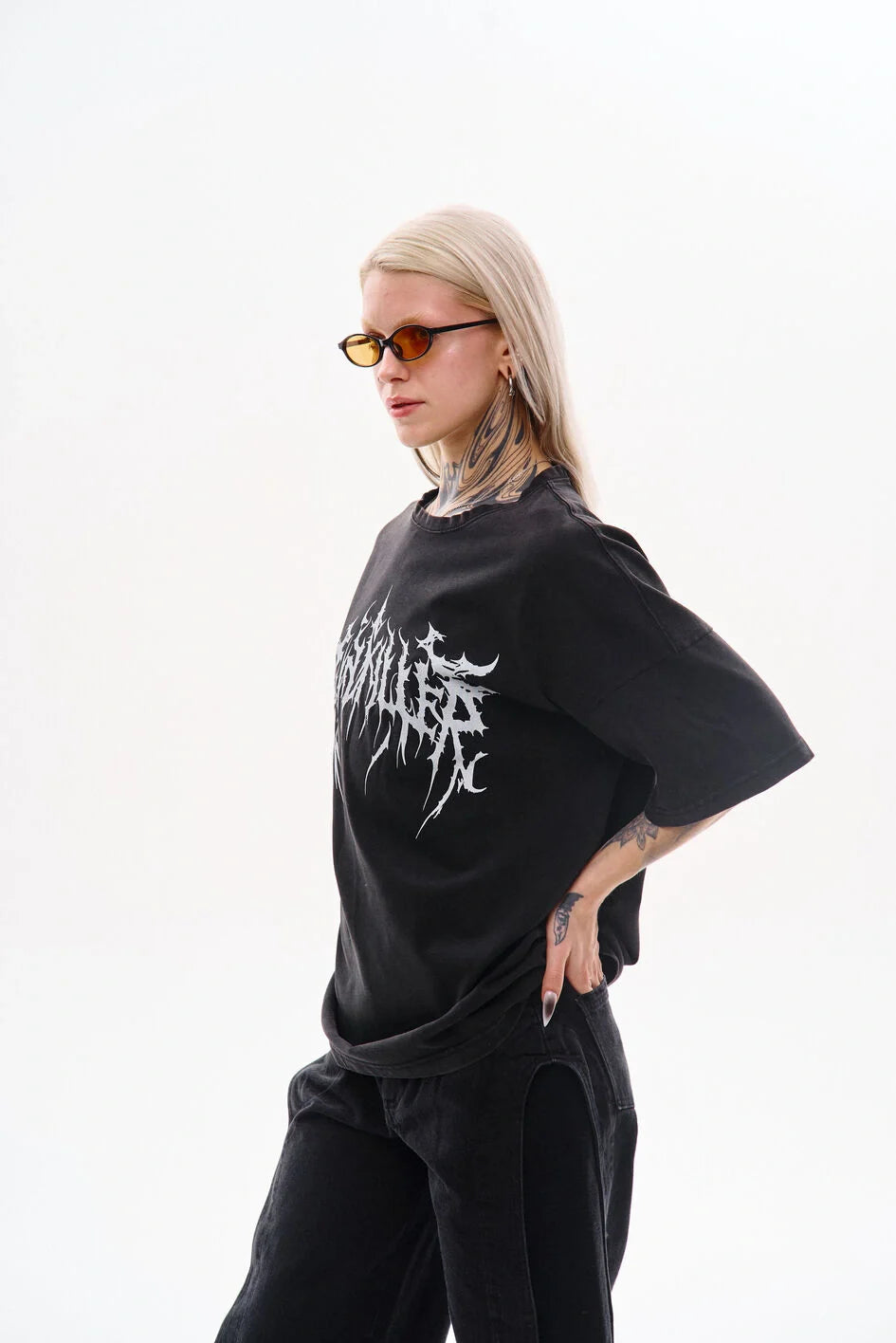Oversized T-shirt with a washed effect "Pain Killer"