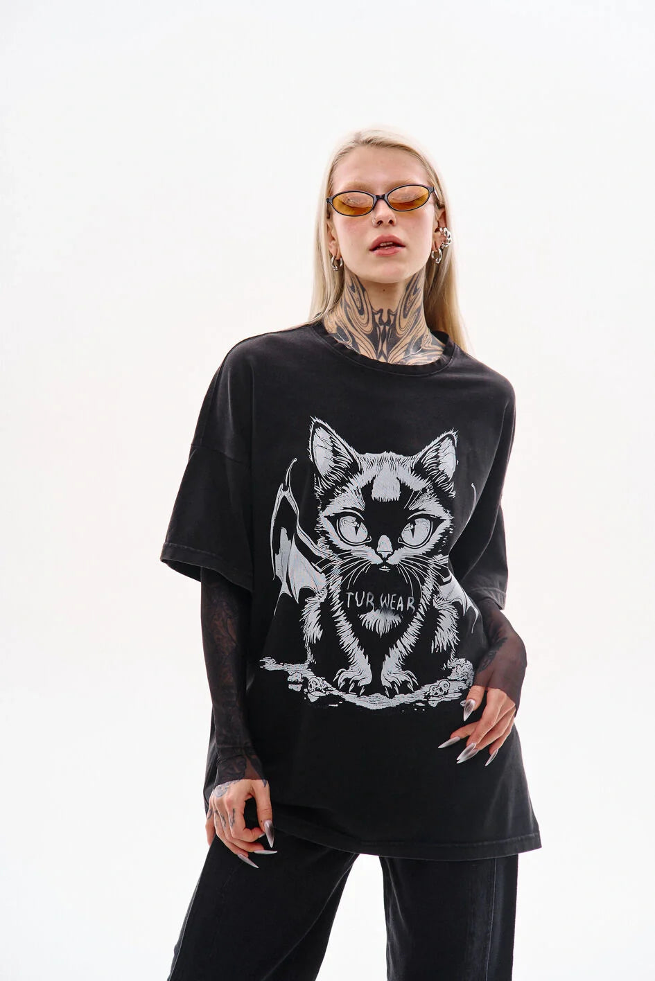 Oversized T-shirt with a washed effect "Hellcat"